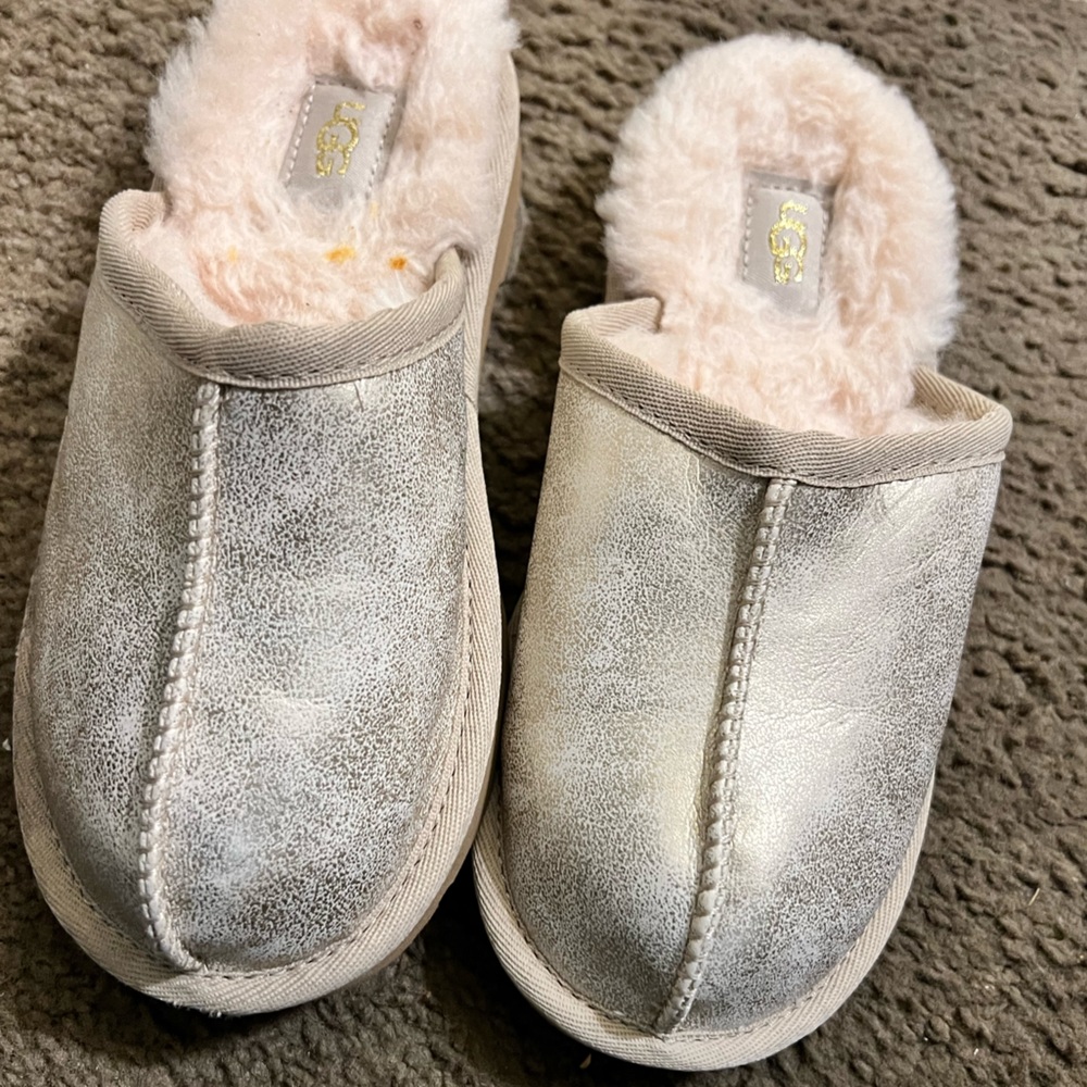 Brand new Uggs slides kids size 13